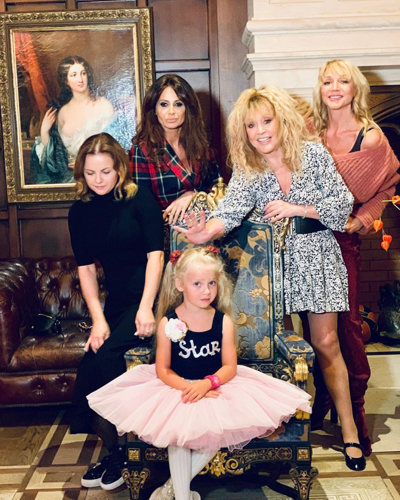 Алла Пугачева с дочками