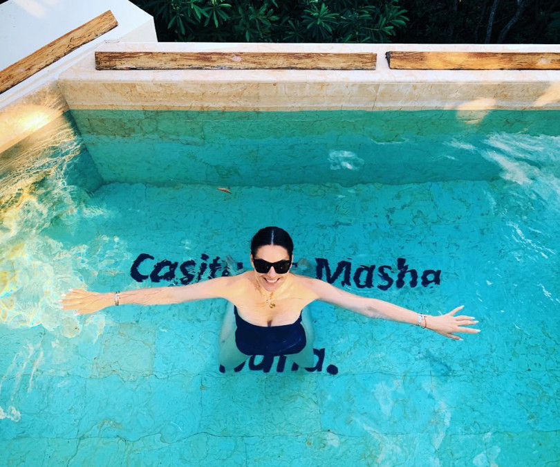 В сети обсуждают фигуру Маши Ефросининой в купальнике