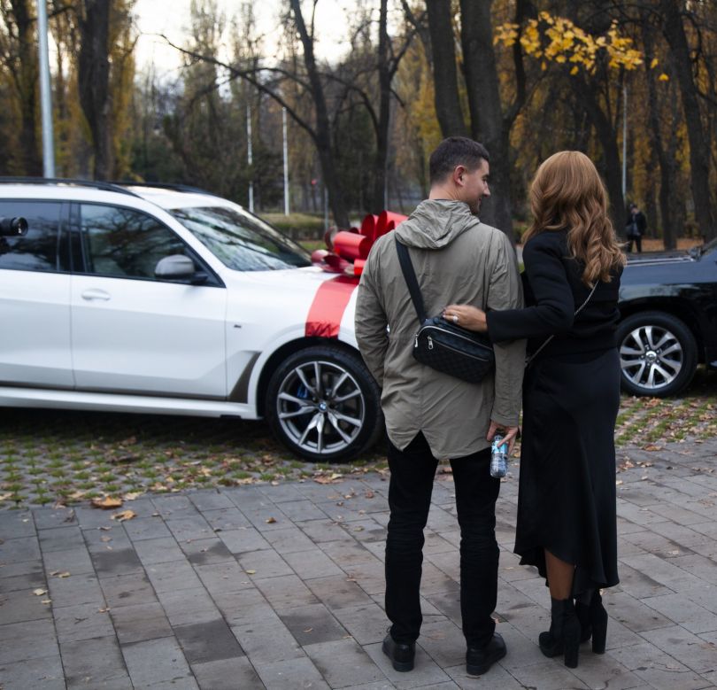 Виктория Батуи получила в подарок от мужа автомобиль