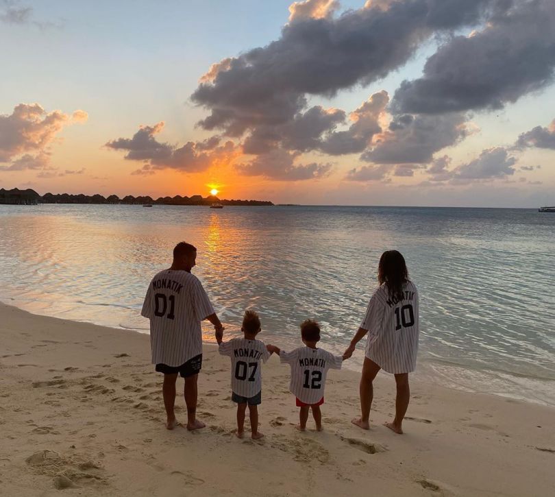 Monatik с детьми и женой