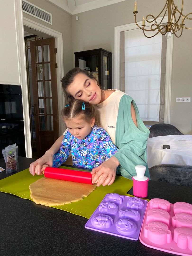 Елена Темникова и ее ребенок