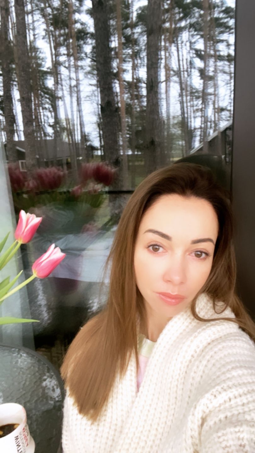 Екатерина Кухар на карантине сменила имидж, перекрасив волосы в блонд