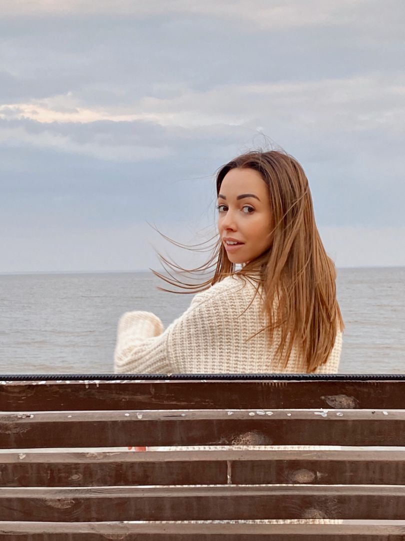 Екатерина Кухар покрасила волосы и стала почти блондинкой