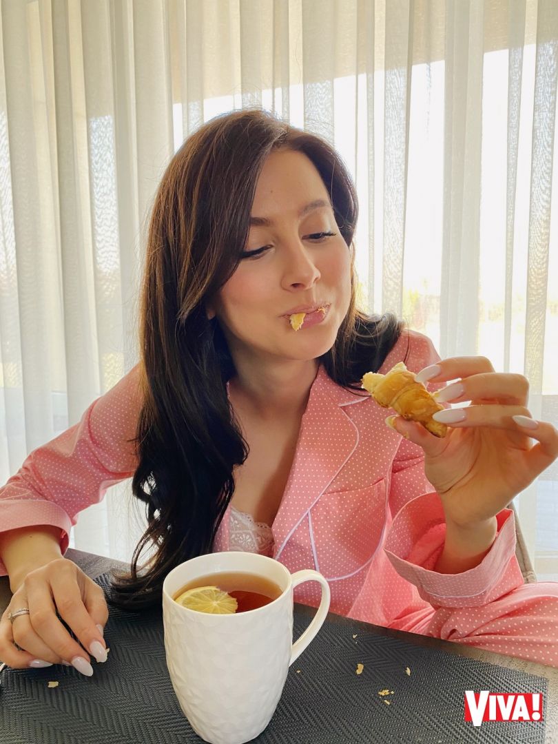 Анастасия Кожевникова дома есть вкусные круассаны с шоколадом. Рецепт прилиагается