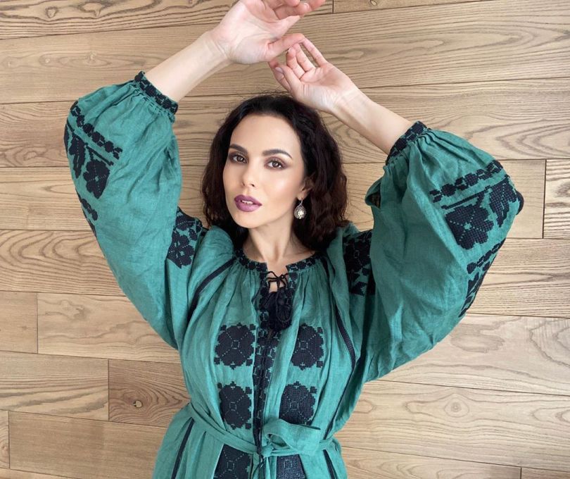 Настя Каменских в вышиванке