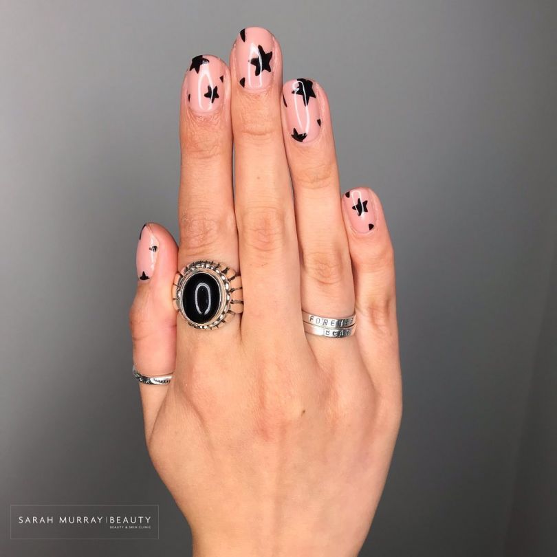 Маникюр со звездами