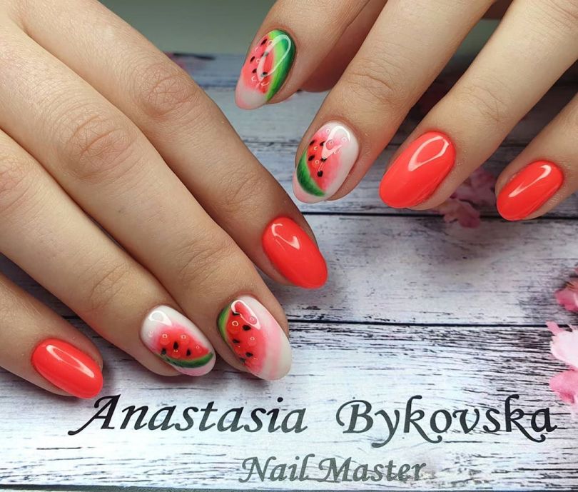 Маникюр с фруктовым узором