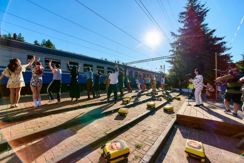 Павел Зибров устроил шоу на вокзале