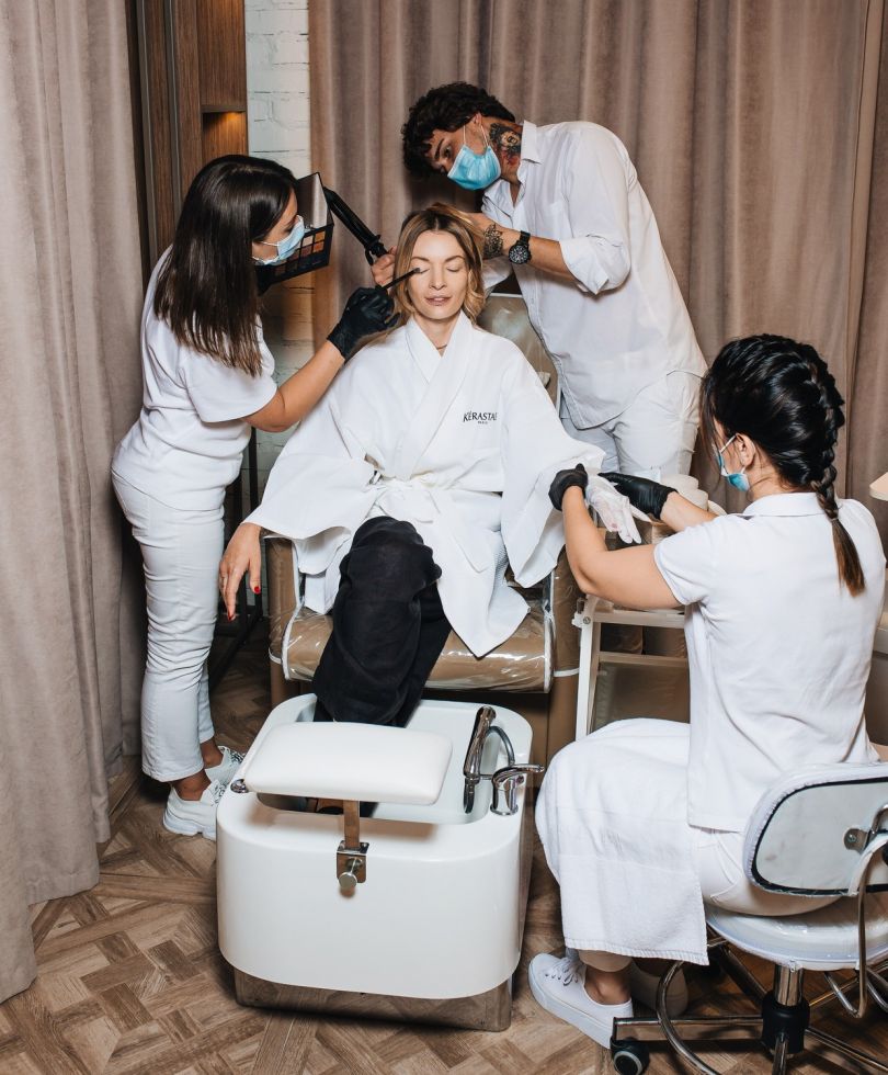 Полина Неня в салоне красоты