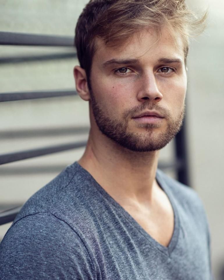 Холостяк Алекс Топольський