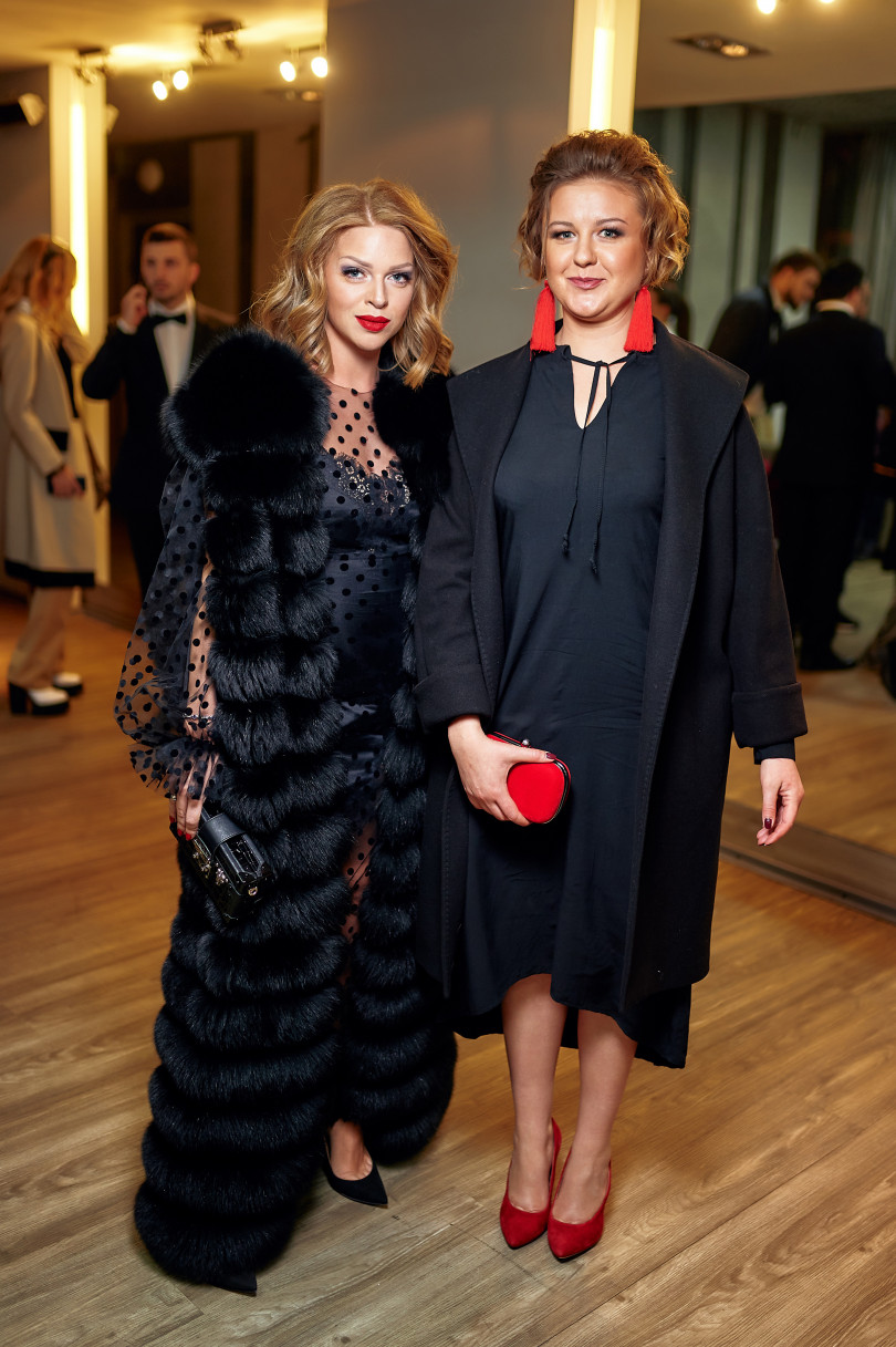 Молодая мама Яна Глущенко восхитила стройной фигурой в изысканном платье