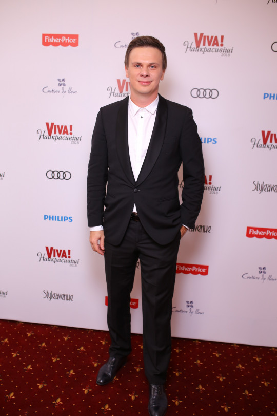 Самый красивый мужчина-2017 Дмитрий Комаров появился на красной дорожке с таинственной незнакомкой