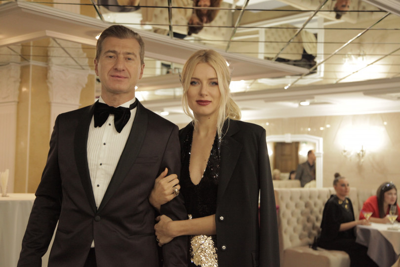 Вслед за Голливудом: Ольга Горбачева восхитила роскошным черным платьем в знак протеста