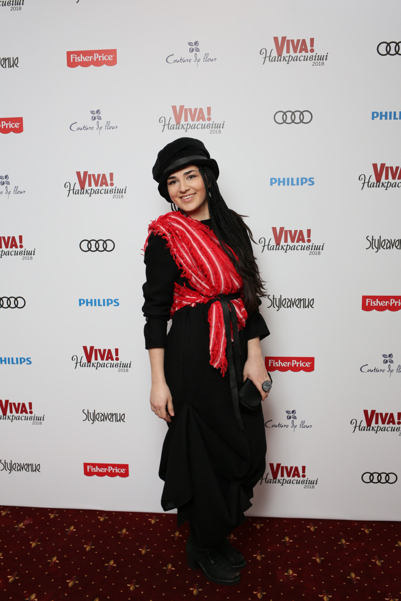 самые неожиданные наряды на красной дорожке